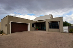 Suzaan Hennig Real Estate