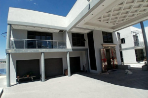 Suzaan Hennig Real Estate