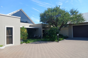 Suzaan Hennig Real Estate