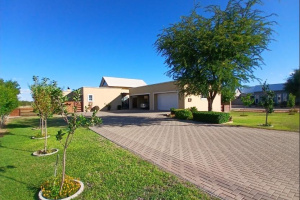 Suzaan Hennig Real Estate