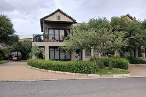 Suzaan Hennig Real Estate