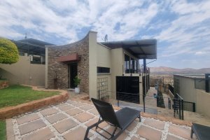 Suzaan Hennig Real Estate