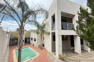 Suzaan Hennig Real Estate