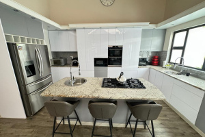 Suzaan Hennig Real Estate