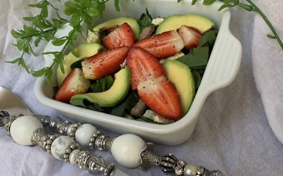 Strawberry, Gorgonzola, and smoked game salad
