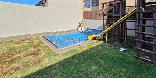 Fairway Estates, Walvis Bay:  VERY NEAT HOME WITH FLAT IS FOR SALE