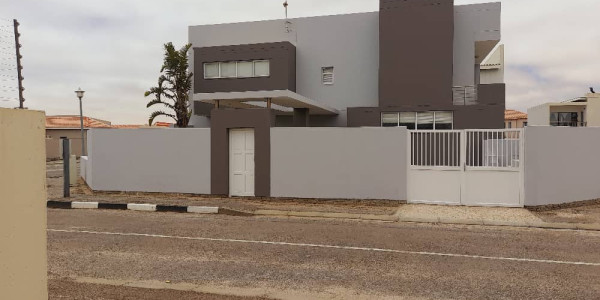 Walvisbay: A Must have, a beautiful well maintained, House house