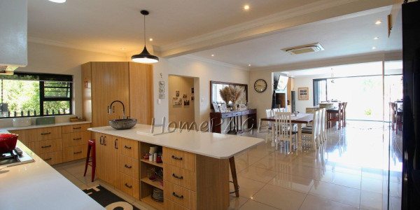 Otjiwarongo:  STUNNING, MODERN 4 BEDR HOME WITH FLAT is for sale