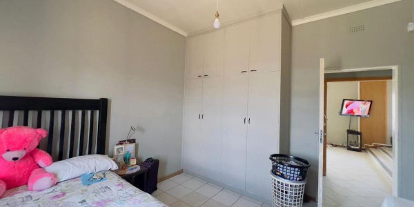 (Bargain) Beatiful Double Storey House  For Sale in ????Windhoek West