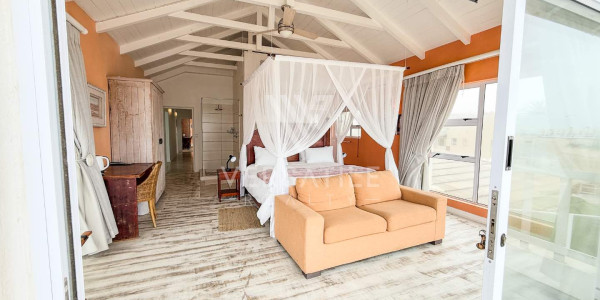 Gorgeous beachfront Guesthouse for sale!