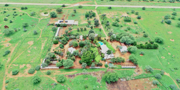 Otjozondjupa Region, Otjiwarongo area:  A Horse Lovers Dream Hideaway