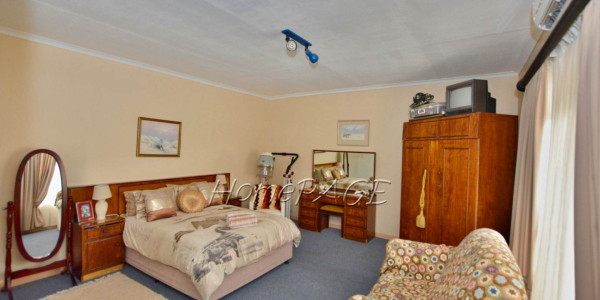 Walvis Bay:  Popular, Successful Guesthouse (B & B) is for Sale