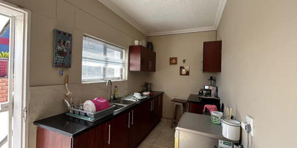 Experience modern elegance in the heart of Windhoek. Ideal for discerning homeowners