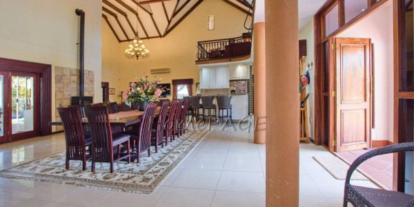 Otjiwarongo: Magnificent 4 Bedr Double Storey Villa for Sale