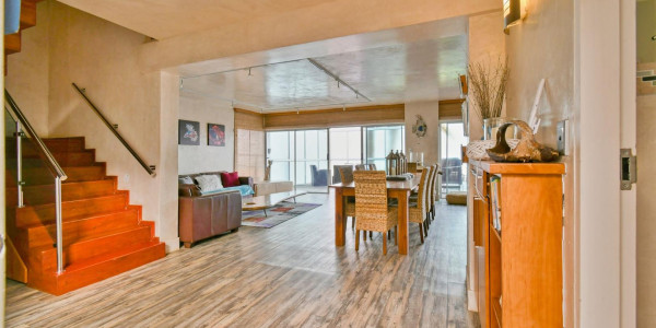 Long Beach, Walvis Bay:  Beautiful ECLECTIC Stunner home WTH FLAT is for Sales:  A RARE FIND