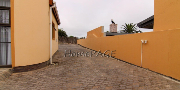 Vineta, Swakopmund:  3 Bedr Home with 5 Flats is for Sale