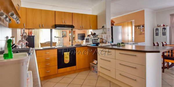 Ext 9, Swakopmund:  3 Bedr Townhouse in Birdview Complex is for Sale
