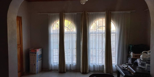 Windhoek Khomasdal: 4 Bedroom house with Flat is For Sale