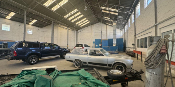 LARGE WAREHOUSE TO LET