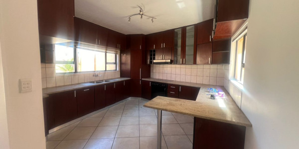 DOUBLE STOREY HOUSE FOR SALE: ROCKY CREST