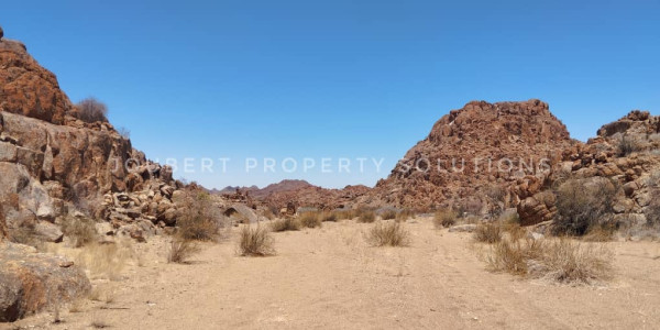 BEAUTIFULL HUNTING / LIVESTOCK / MINING FARM FOR SALE IN THE SOUTH OF NAMIBIA – ARIAMSVLEI DISTRICT