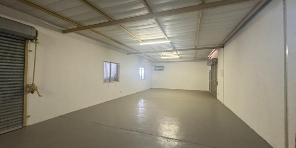 LIGHT INDUSTRIAL WAREHOUSE TO LET