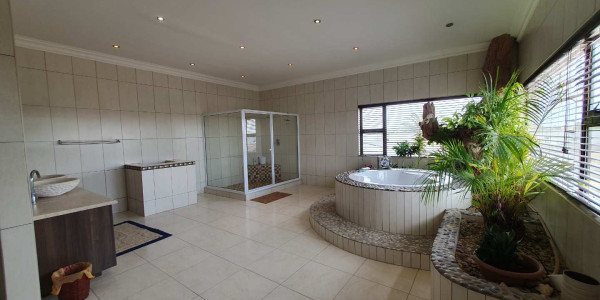 Luxurious Coastal Home with Flat for Sale in Henties Bay