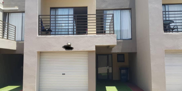 Beautiful & Modern Three bedroom town house for sale in Cimbebasia