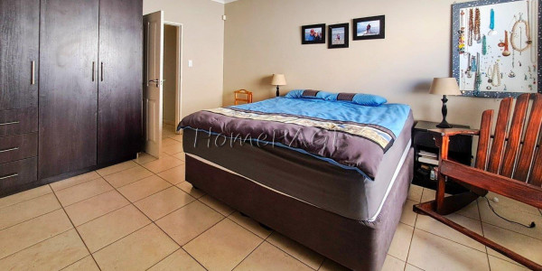 Fairway Estates, Walvis Bay:  VERY NEAT HOME WITH FLAT IS FOR SALE