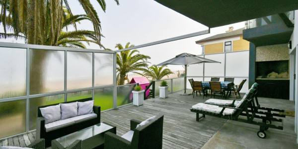 Long Beach, Walvis Bay:  Beautiful ECLECTIC Stunner home WTH FLAT is for Sales:  A RARE FIND