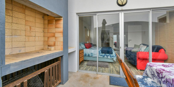 Long Beach, Walvis Bay:  Beautiful ECLECTIC Stunner home WTH FLAT is for Sales:  A RARE FIND