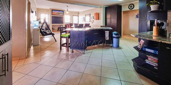 Fairway Estates, Walvis Bay:  VERY NEAT HOME WITH FLAT IS FOR SALE