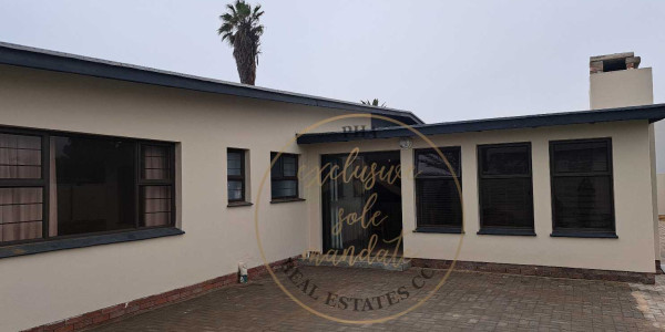 3 bedroom family home with endless potential  for sale in Meersig Walvis Bay for N$1 875 000.00