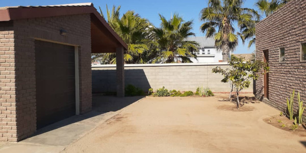 SPACIOUS / GORGEOUS HOUSE FOR SALE IN HENTIES BAY
