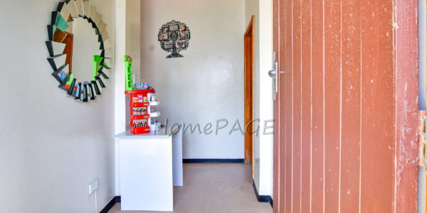 Tamariskia, Swakopmund:  3 Bedr Home with two 1 Bedr flats for sale