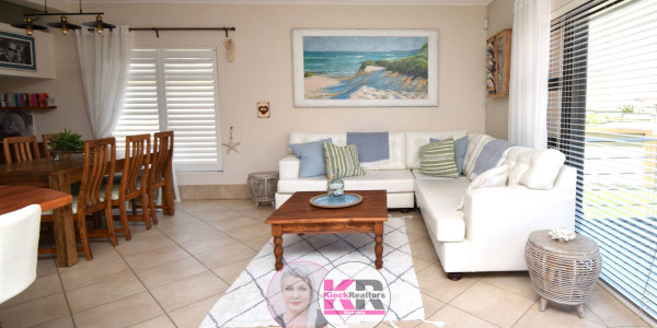 Neat as a pin, beautiful duplex Townhouse Dolphin Beach.