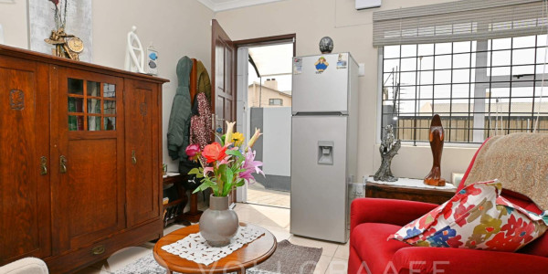 Family Home with Extra Flat - Just Steps from School