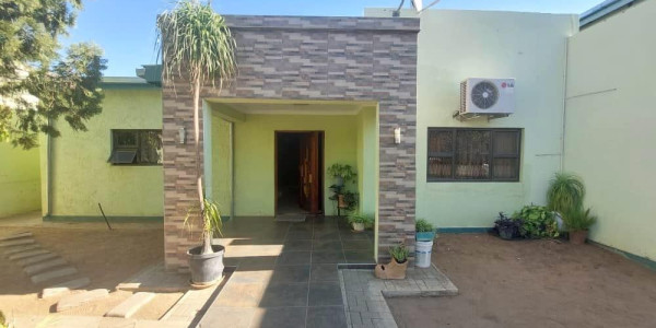 Urgent Sale: Stunning Freestanding Home in Windhoek for N$2,900,000