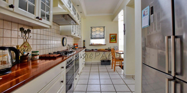 Vineta, Swakopmund:  Neat and Spacious 3 Bedr UPMARKET Townhouse is for sale