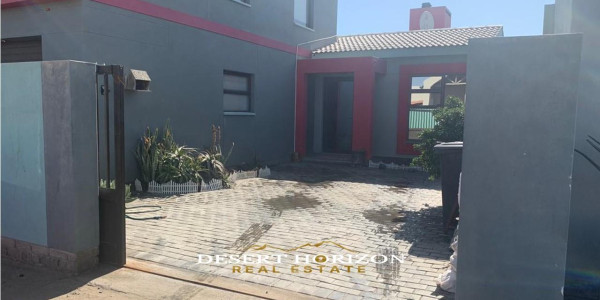 Walvisbay, Fairways | Cozy 4 Bedroom house for sale