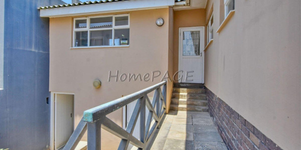 Vineta, Swakopmund:  Enormous Home with Flat is for Sale