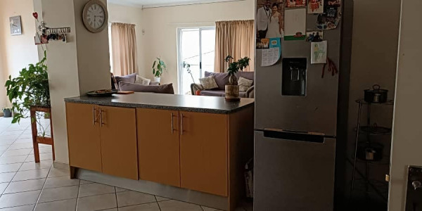 Windhoek Khomasdal, Ext. 16: Beautiful 3 Bedroom house is For Sale