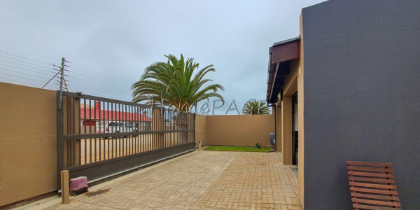 Ext 4, Henties Bay:  Stunning, spacious 4 Bedr Home is for Sale