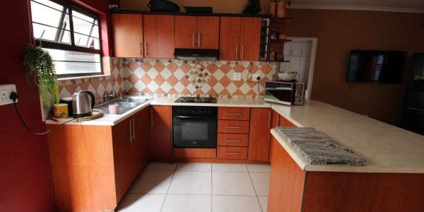 Beautiful 3 Bedrooms House with an extra 2 bedrooms flat for sale in Walvis Bay C.B.D