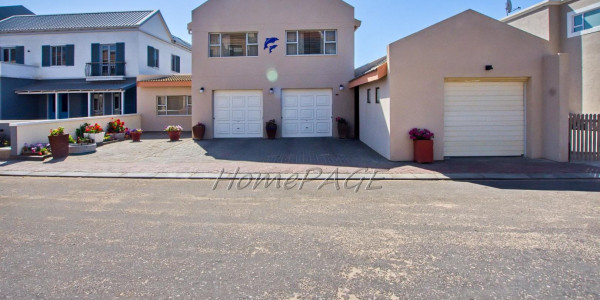 Long Beach, Walvis Bay: SPACIOUS 4 Bedr home is for sale