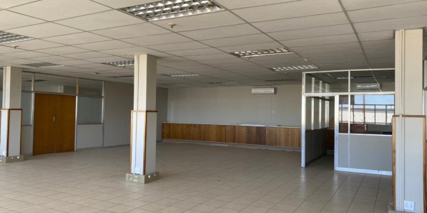 Newly renovated office space for rent in Northern industry, 17 offices and more open space that can be partitioned