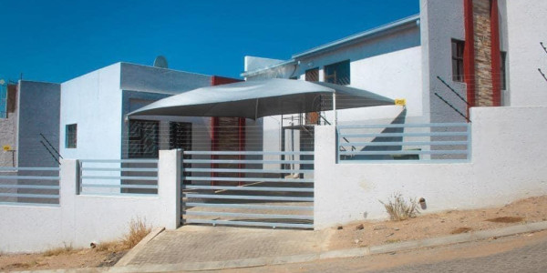 Beautiful 3 bedroom home with a flat for sale in Otjomuise 5