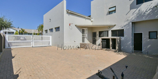 Ext 1, Outjo:  EYE CATCHING, 5 Bedr Double Storey home is for Sale