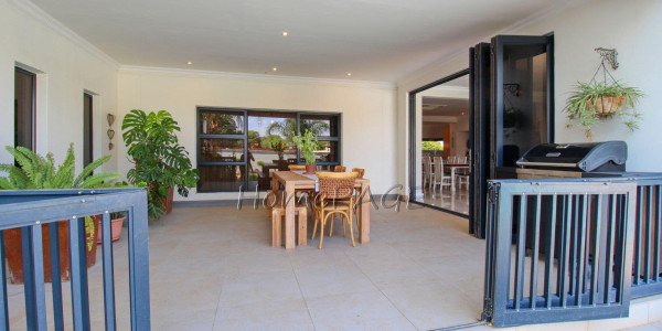 Otjiwarongo:  STUNNING, MODERN 4 BEDR HOME WITH FLAT is for sale