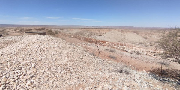 BEAUTIFULL HUNTING / LIVESTOCK / MINING FARM FOR SALE IN THE SOUTH OF NAMIBIA – ARIAMSVLEI DISTRICT